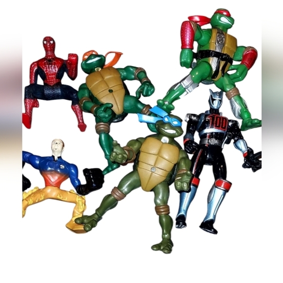 Teenage Mutant Ninja Turtles and Action Figures Set - Picture 1 of 3
